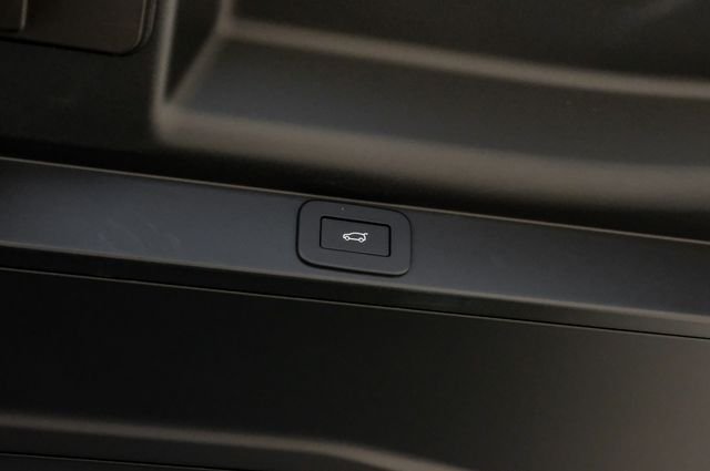New 2027 Varesine Blue Land Rover SE image 63