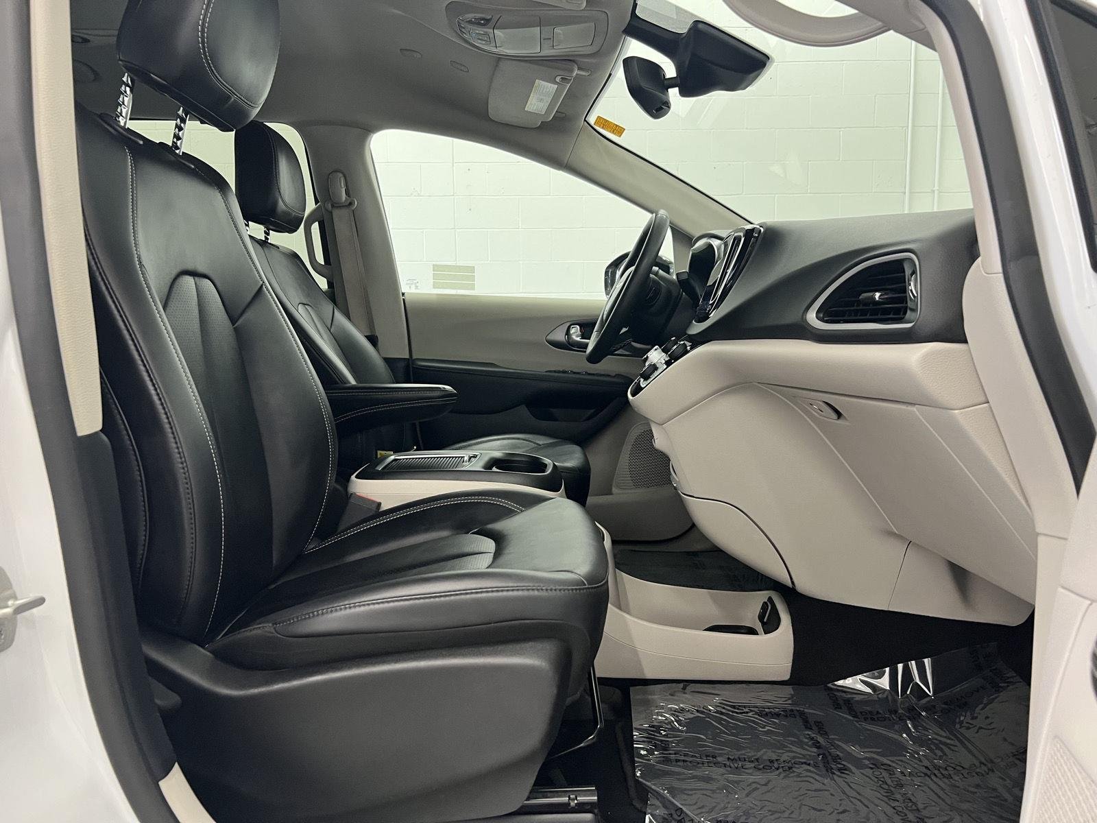 2024 Chrysler Pacifica Touring L - Photo 27