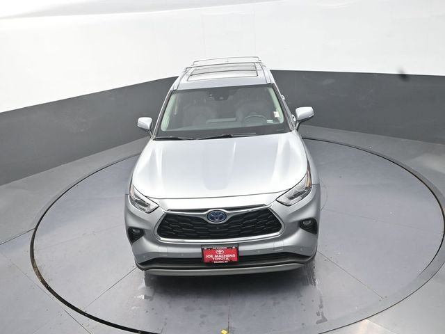 Used 2021 Silver Toyota Platinum image 24