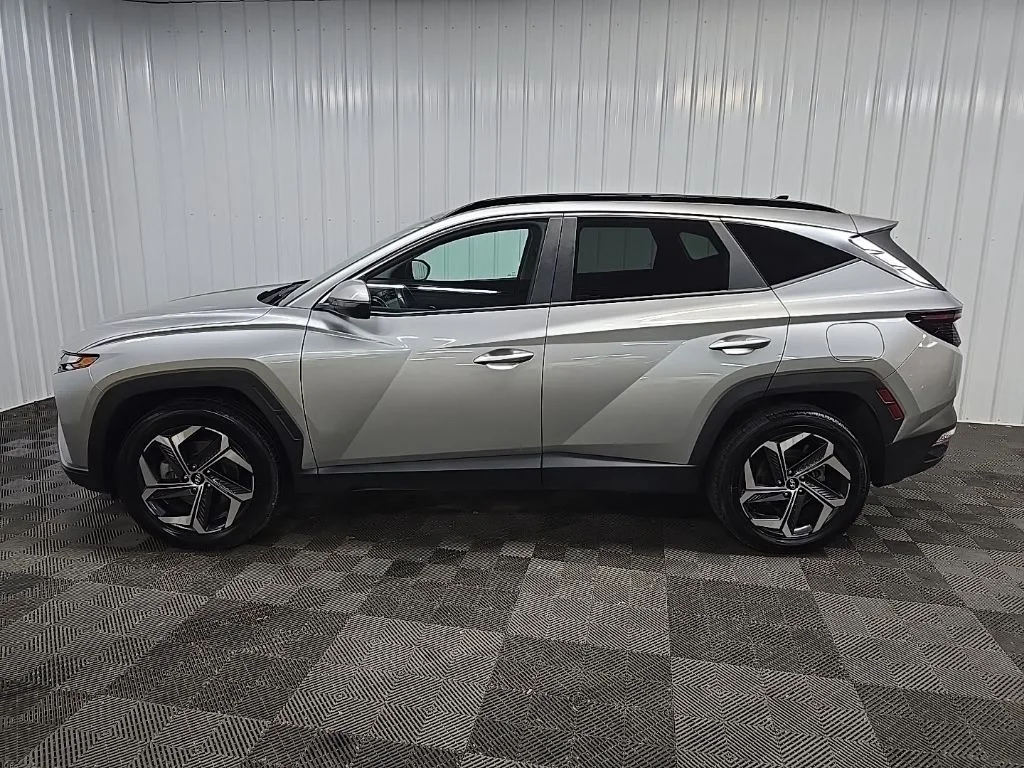 Used 2024 Silver Hyundai SEL Convenience image 5