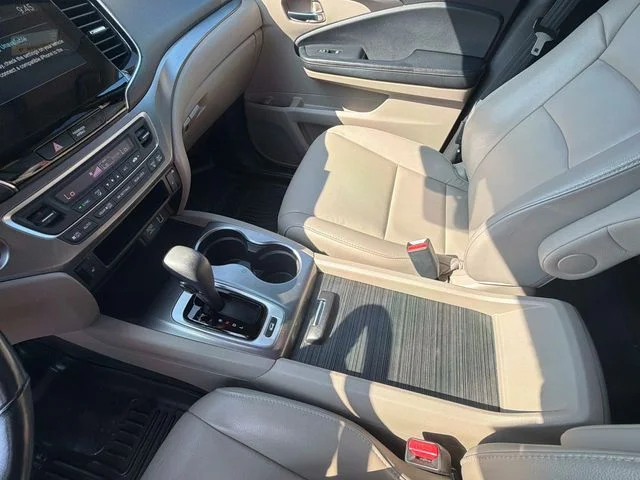 Used 2019 Red Honda EX-L image 27