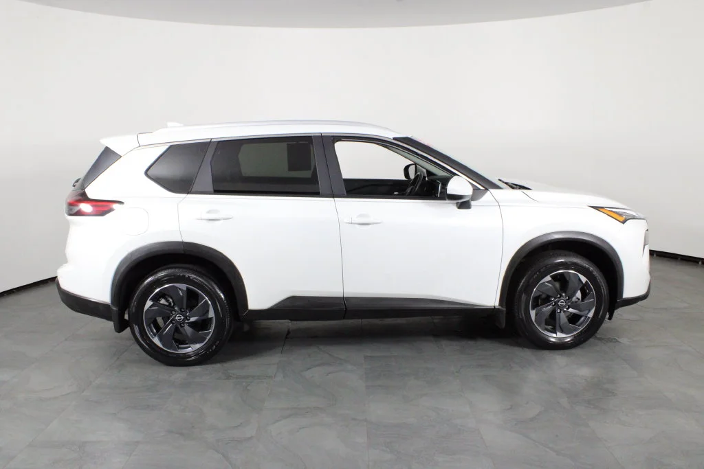 2024 Nissan Rogue SV - Photo 12
