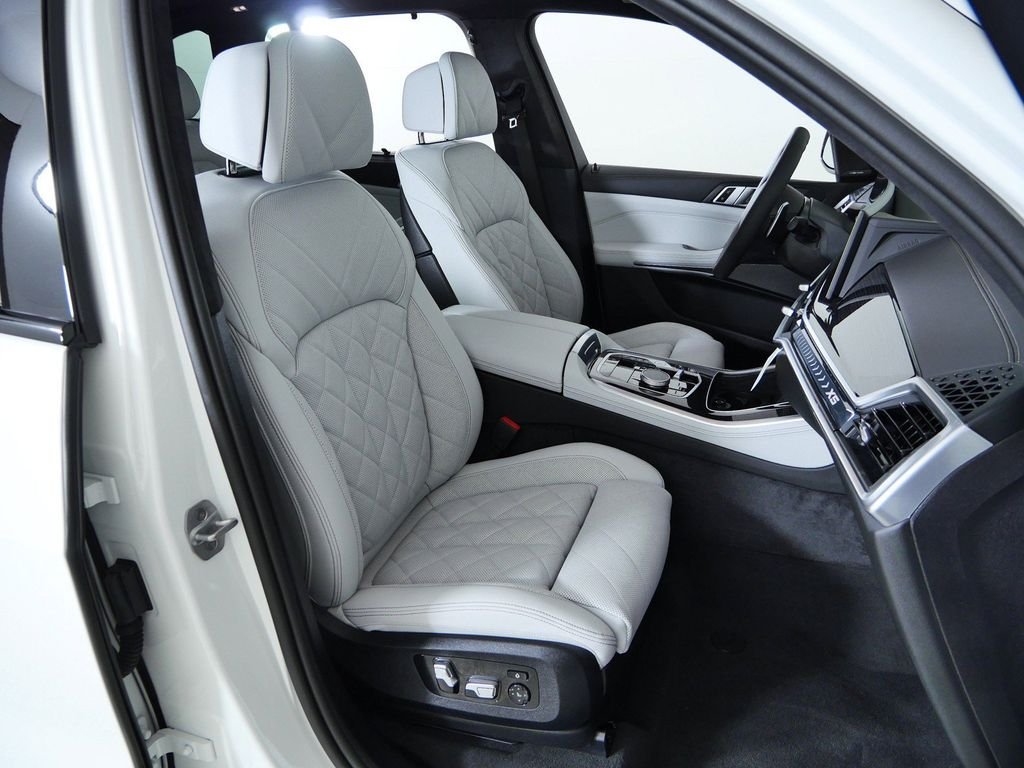 New 2026 Alpine White BMW xDrive40i image 20