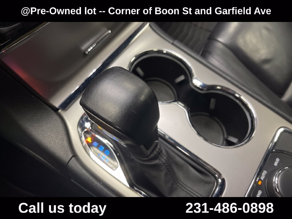 Used 2019 Silver Jeep Limited image 25