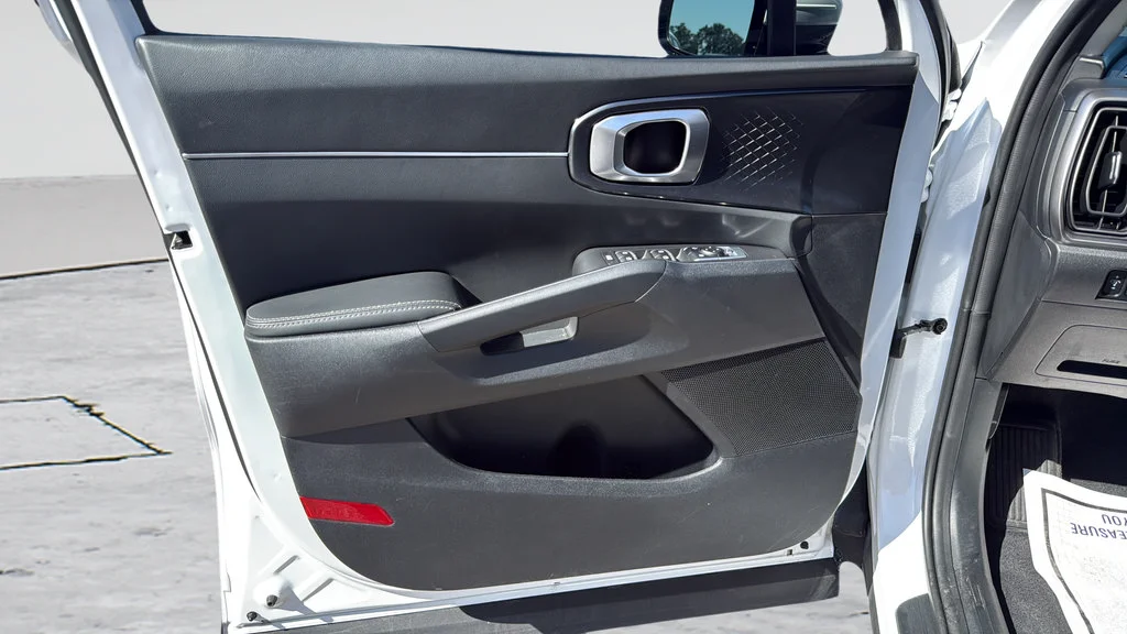 2025 Kia Sorento S - Photo 24