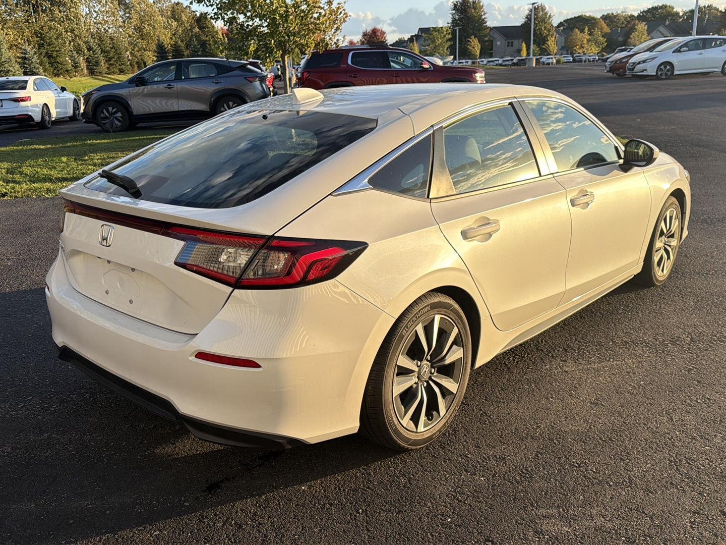 Used 2024 Platinum White Pearl Honda EX-L image 4