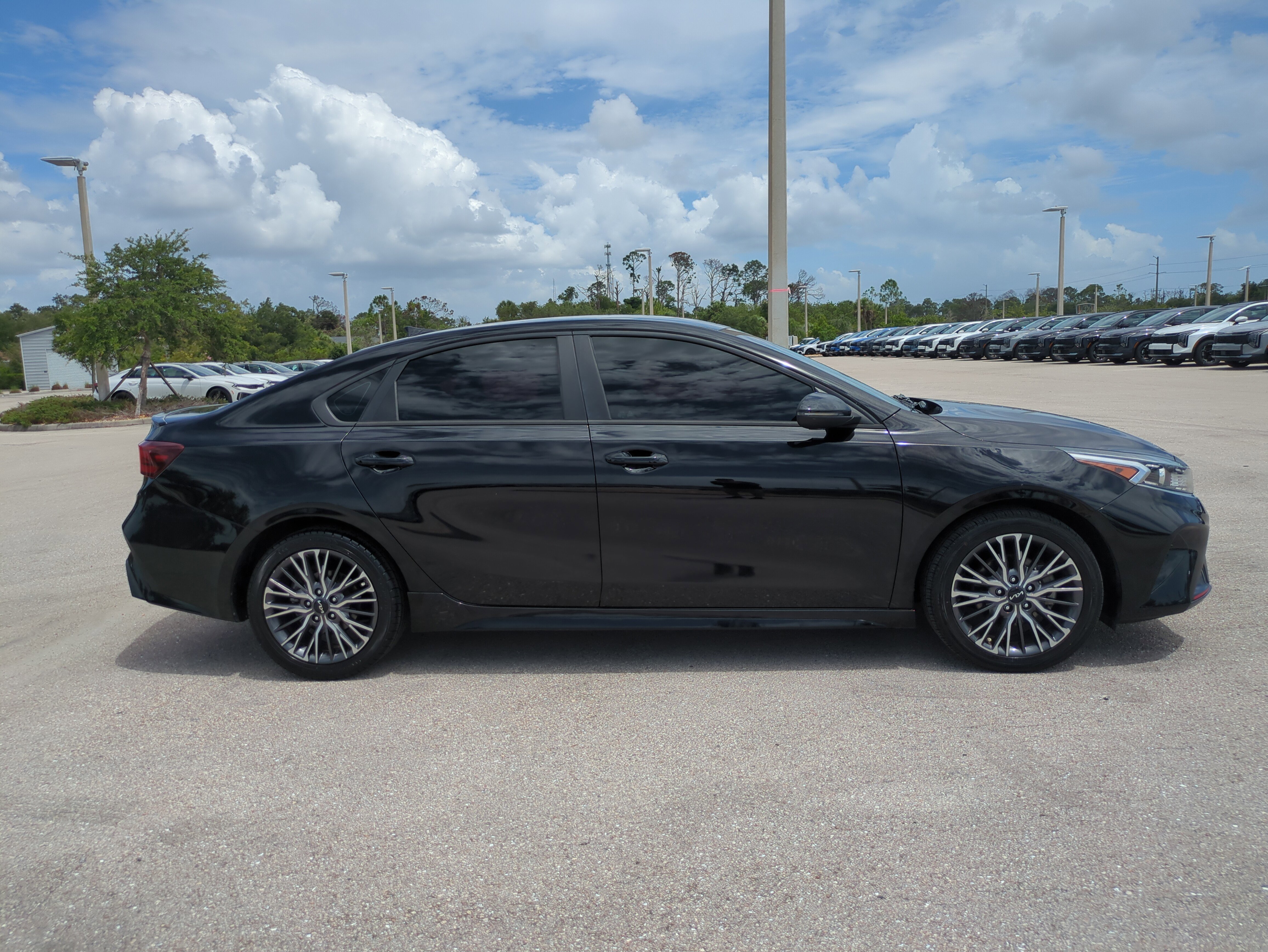 Certified Used 2022 Aurora Black Kia GT-Line image 3