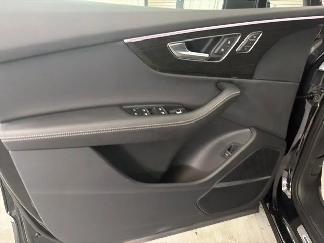 Used 2025 Mythos Black Metallic Audi 55 Premium Plus image 9