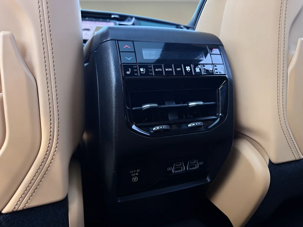 Used 2022 White Jeep Summit Reserve 4xe image 21