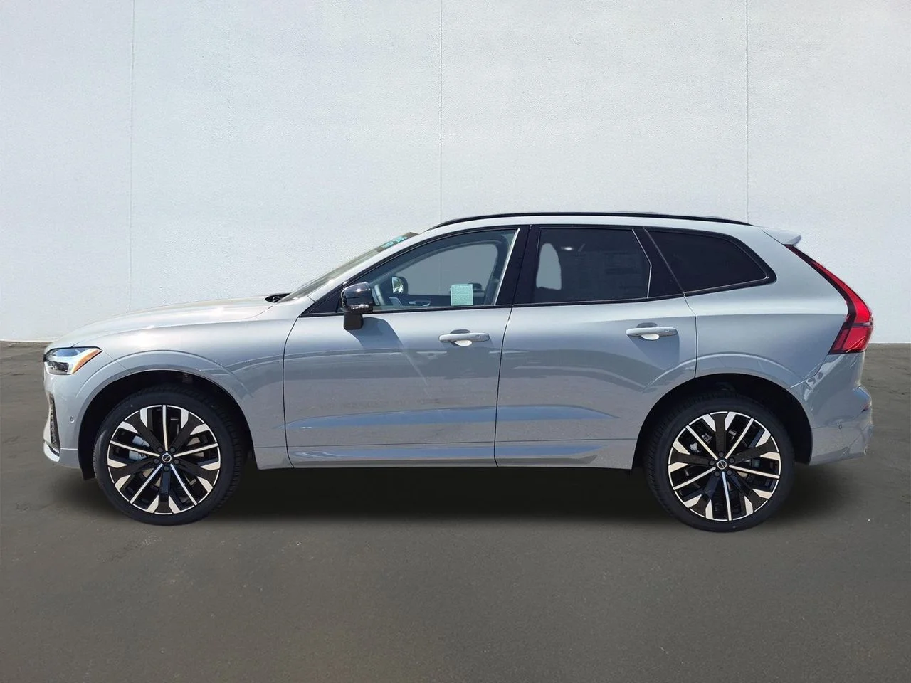 New 2026 Vapour Grey Volvo Ultra image 3