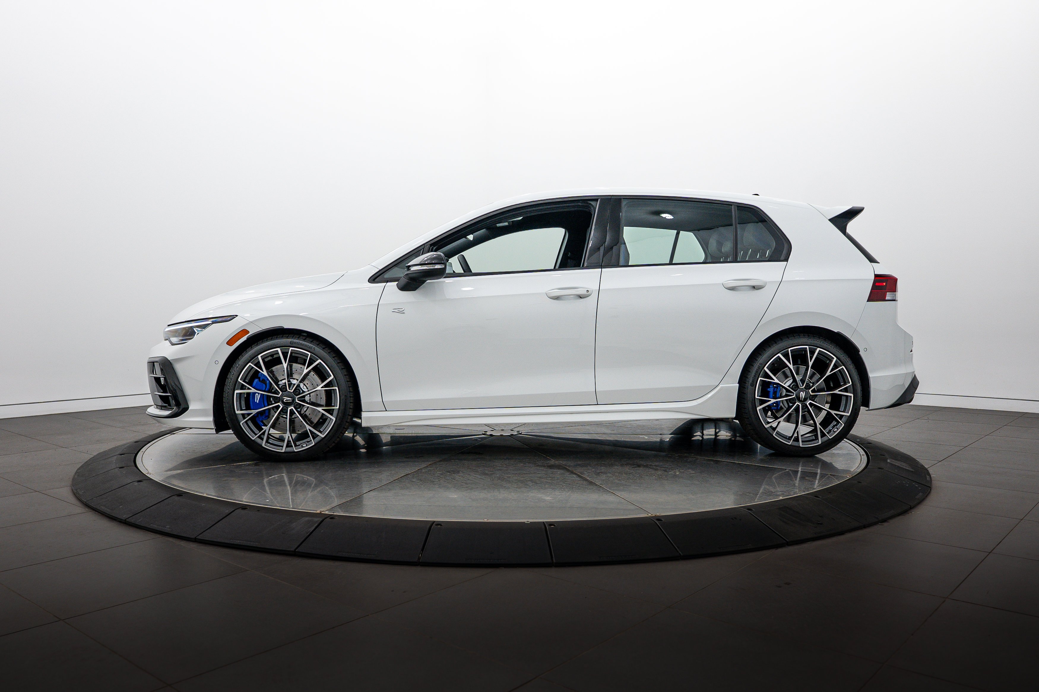 Used 2025 Pure White Volkswagen  image 7