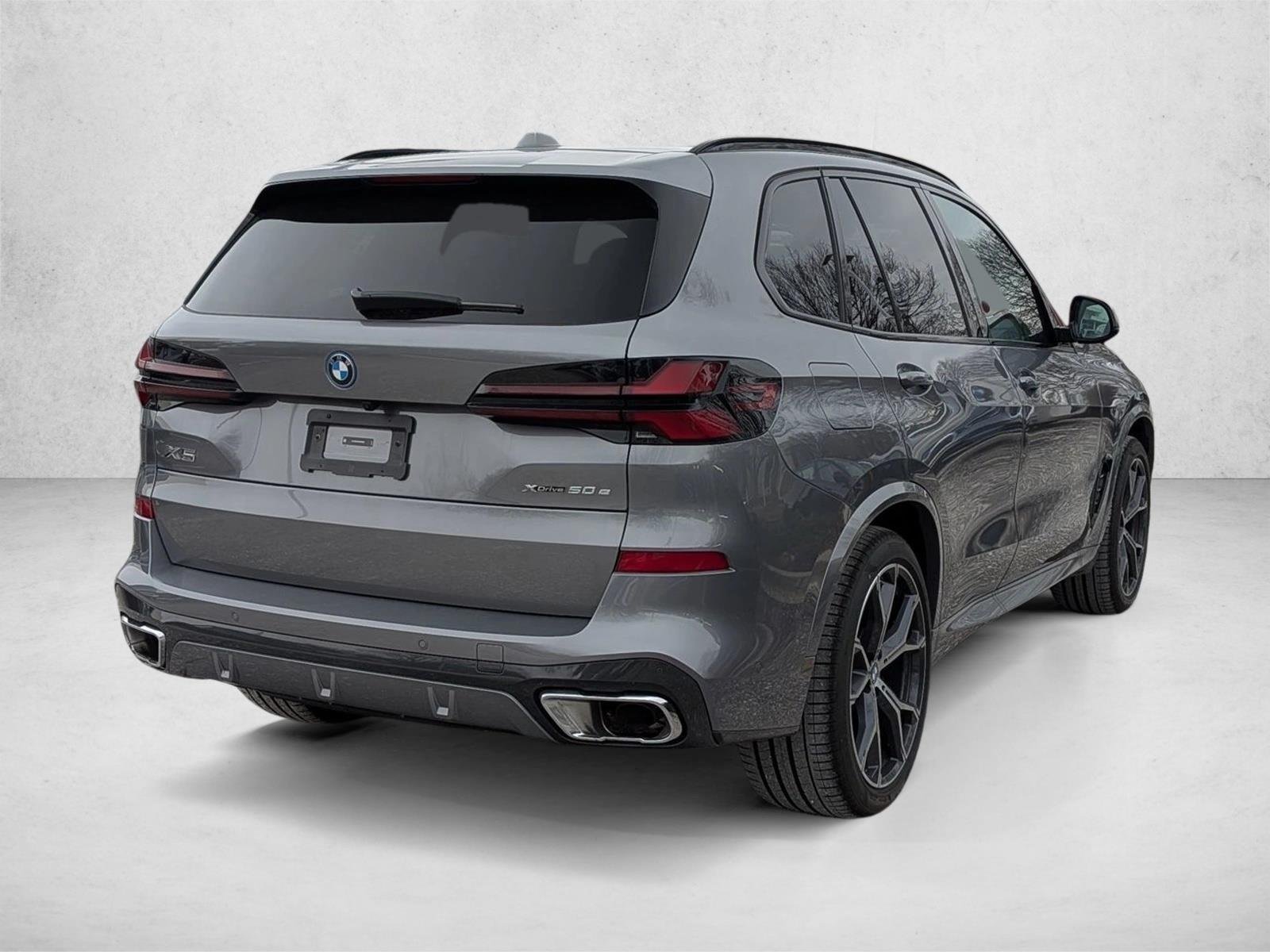 Used 2026 Skyscraper Grey Metallic BMW xDrive50e image 2