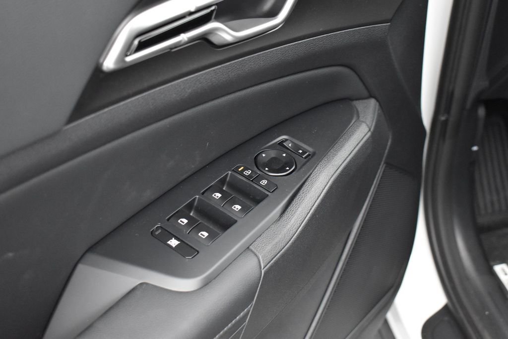 New 2026 Snow White Pearl Kia EX image 6