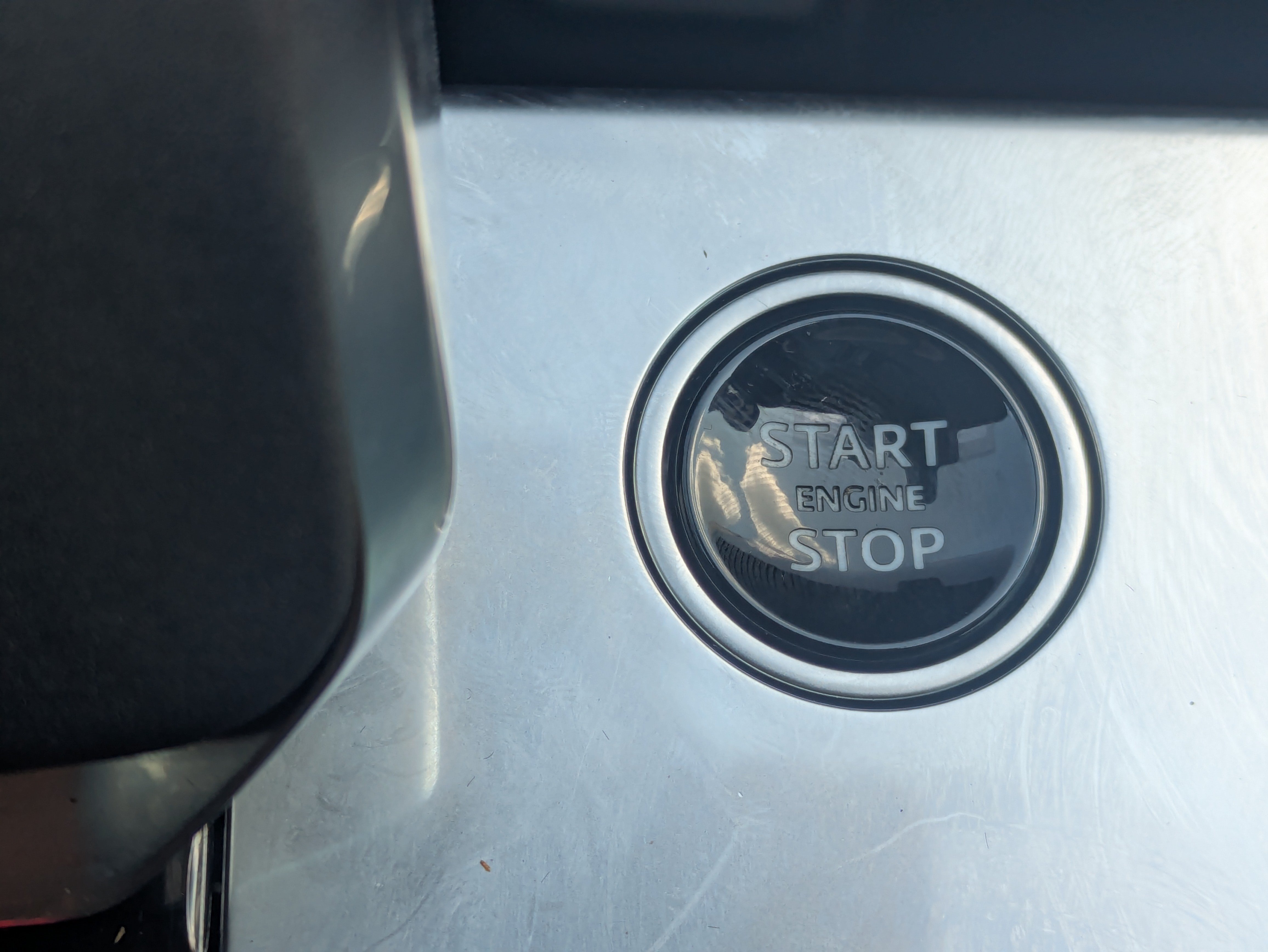 Used 2023 Fuji White Land Rover SE image 28