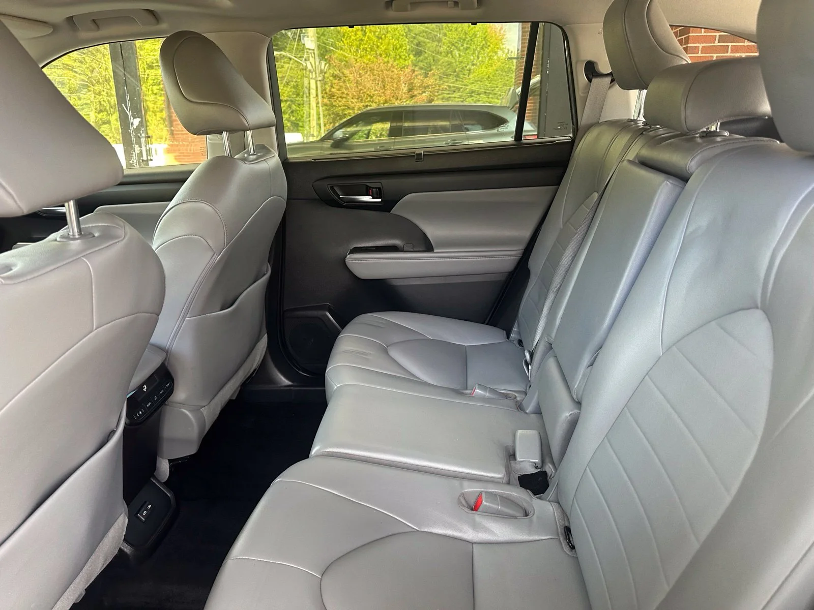 Used 2022  Toyota XLE image 6