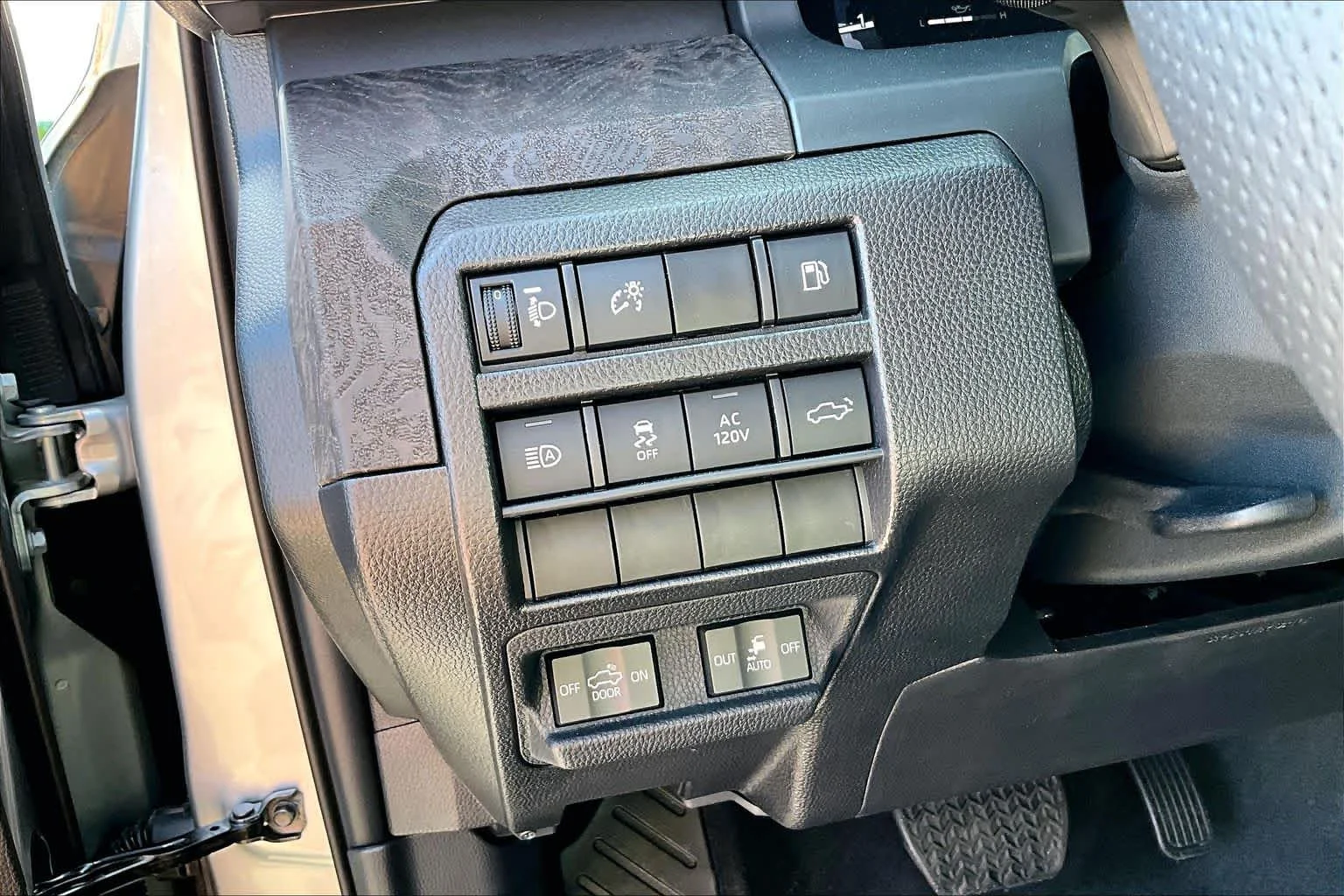 2025 Toyota Tacoma Limited - Photo 19