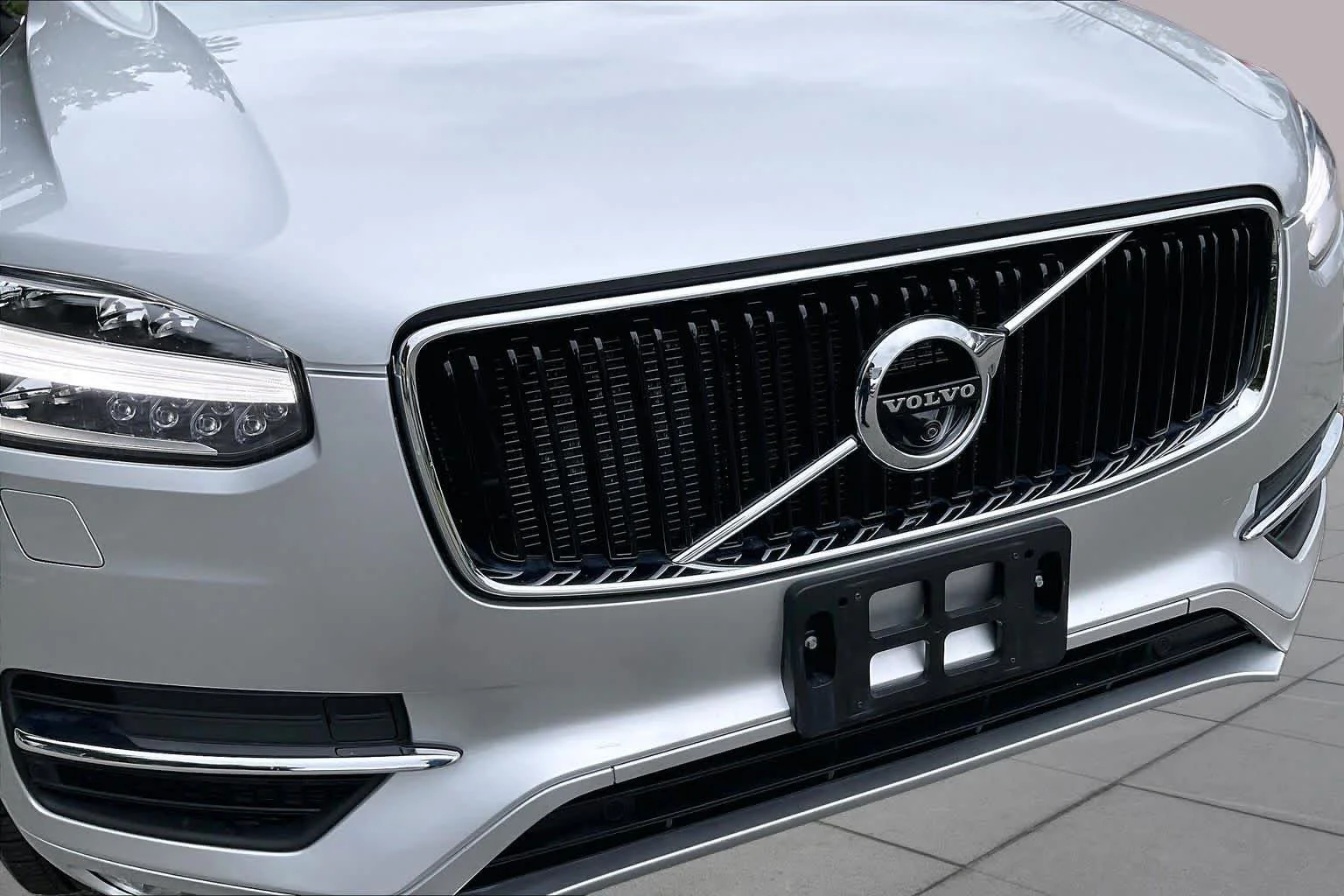 Used 2019 Bright Silver Metallic Volvo Momentum image 31