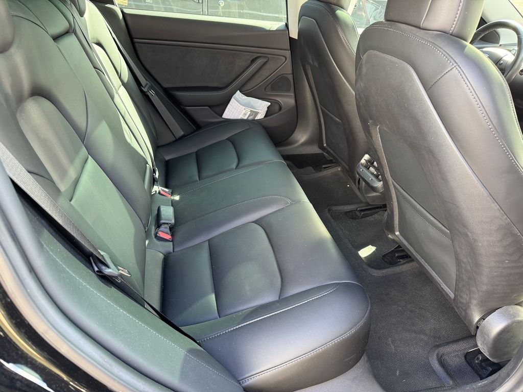Used 2019 Black Tesla Standard Range Plus image 3