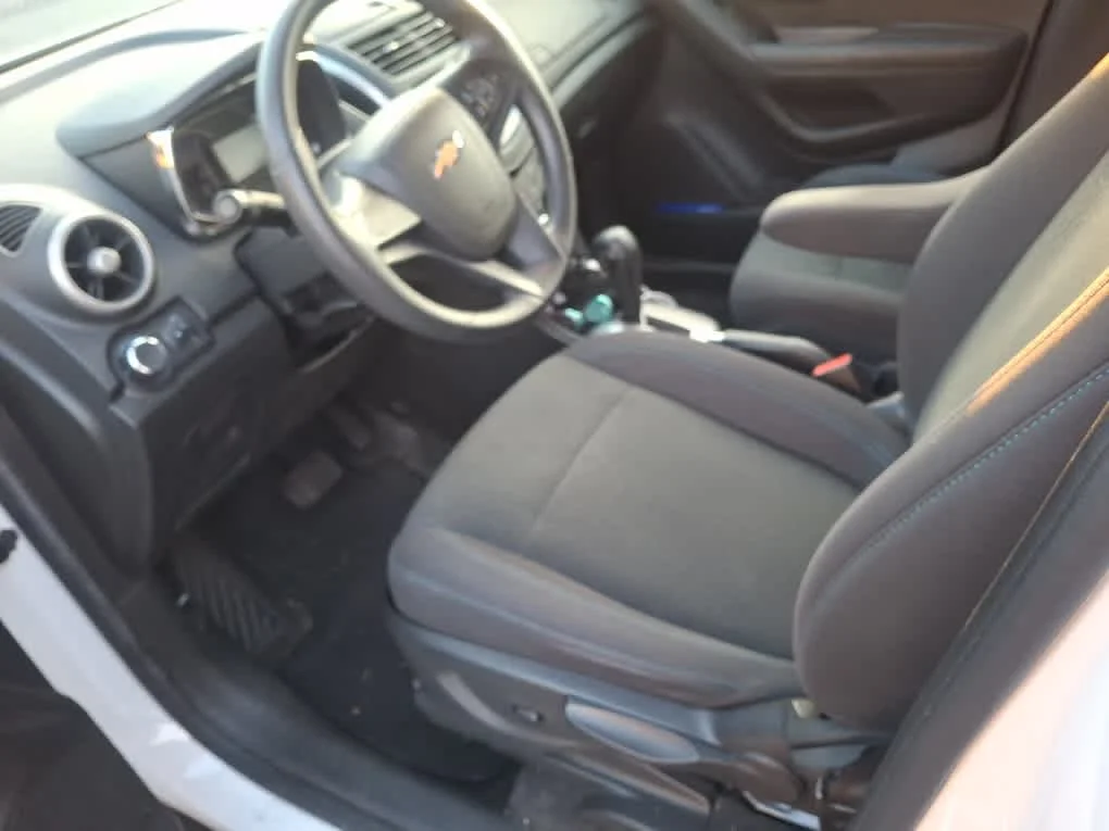 Used 2016 Summit White Chevrolet LS image 5