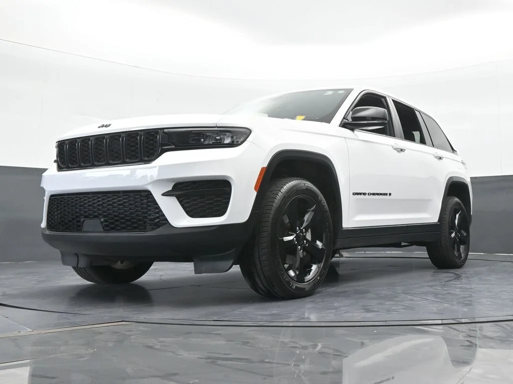 Used 2023 Bright White Clearcoat Jeep Altitude X image 54