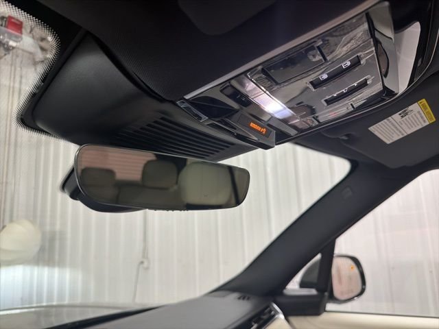 New 2026 Eiger Grey Land Rover SE image 39