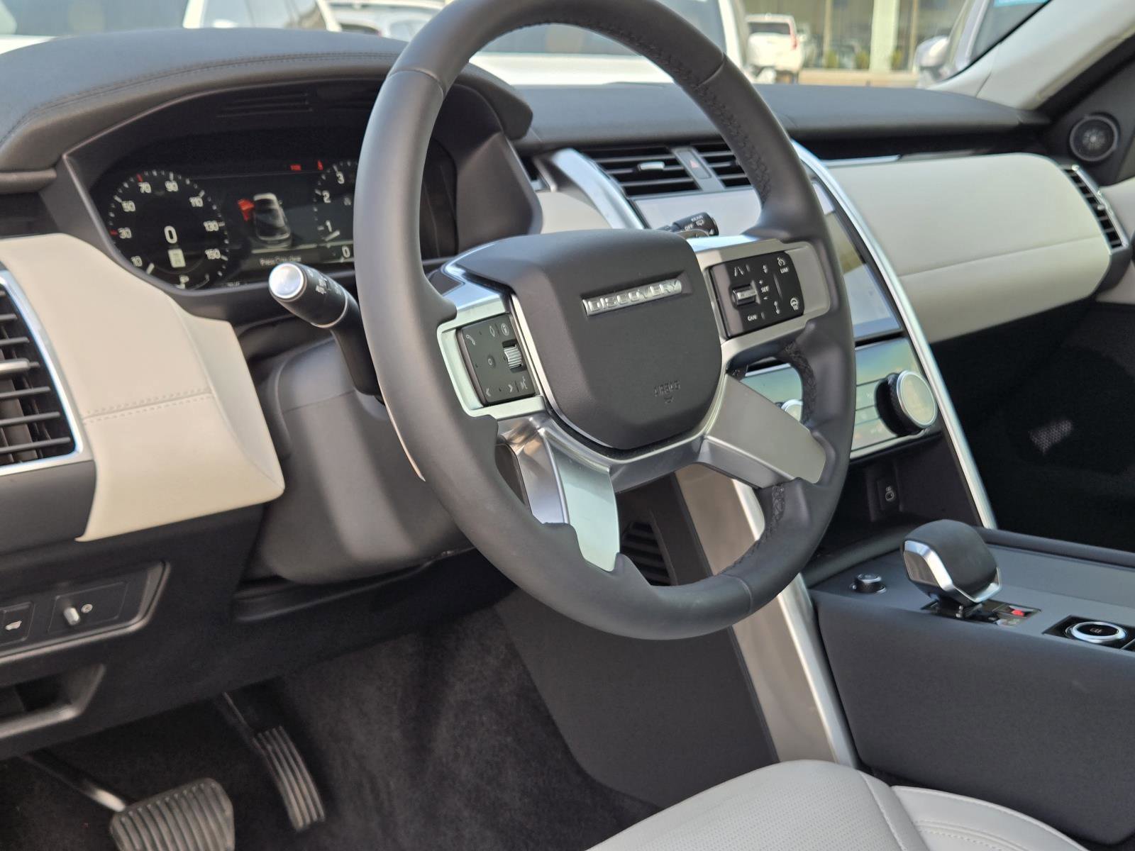 Used 2025 Varesine Blue Metallic Land Rover S image 17