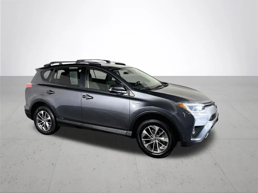 Used 2017 Gray Toyota XLE image 4