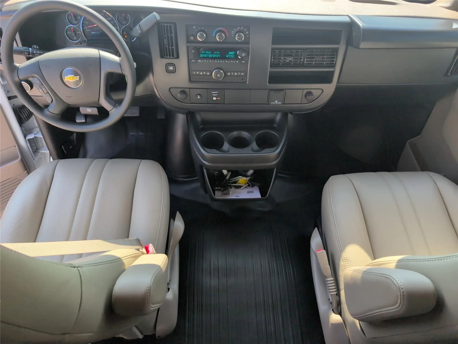 2026 Chevrolet Express Cargo Work Van - Photo 25