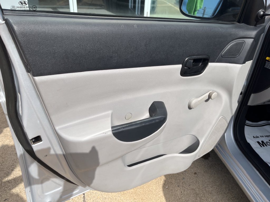 Used 2011 Silver Hyundai GLS image 10