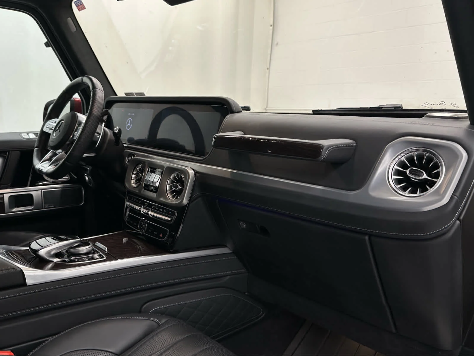 Used 2022 MANUFAKTUR Cardinal Red Metallic Mercedes-Benz AMG® G 63 image 16