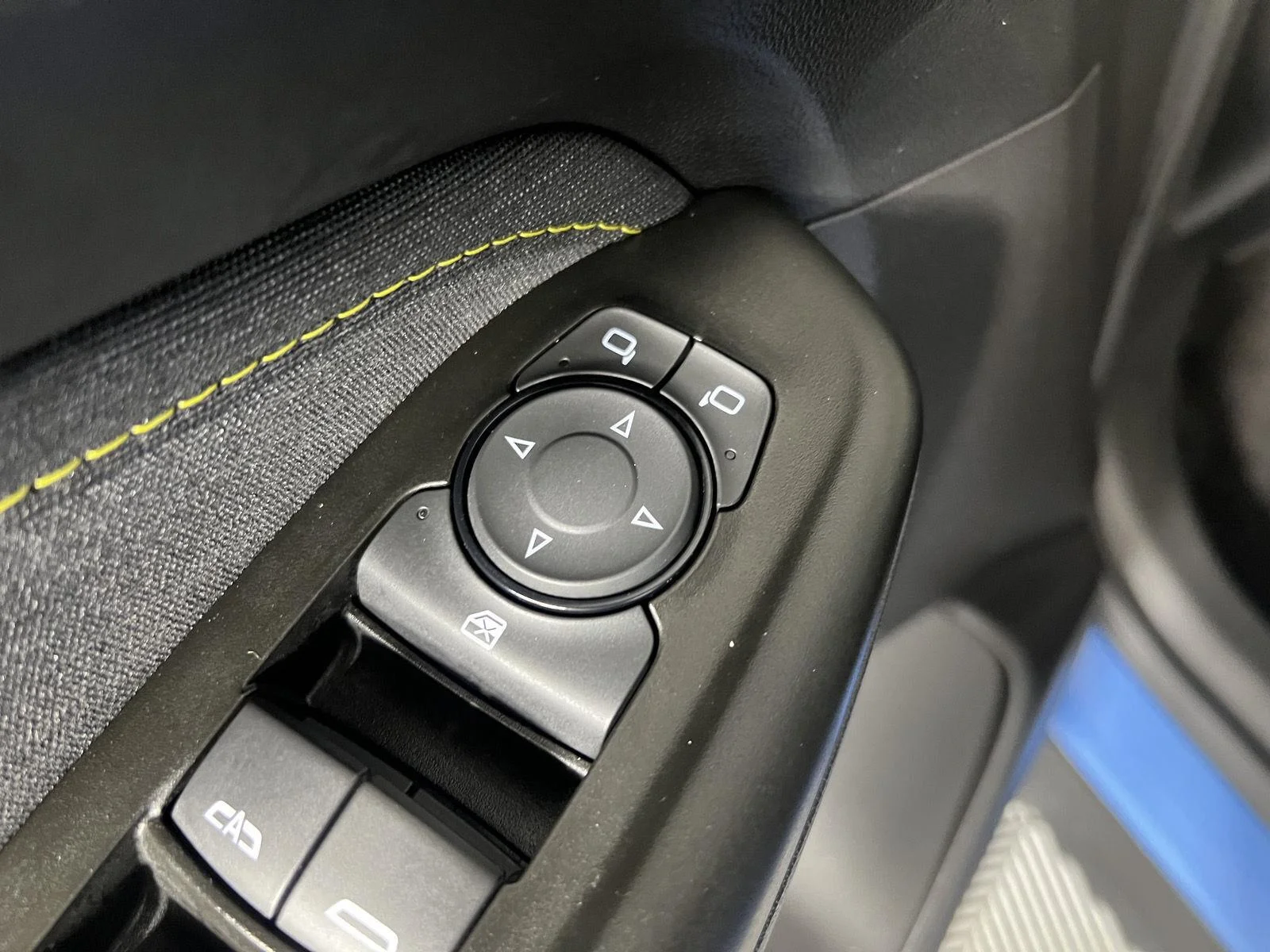 Used 2024 Fountain Blue Chevrolet ACTIV image 32