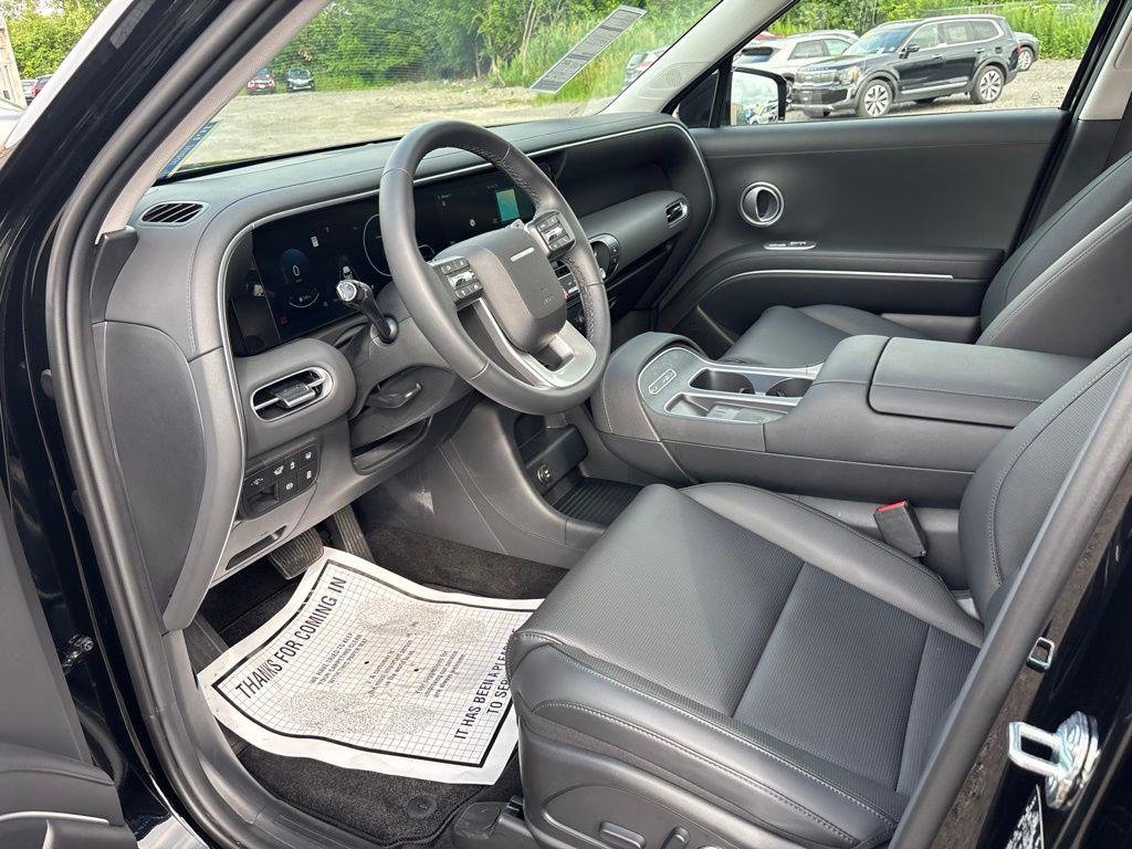 New 2026 Black Hyundai SEL Premium AWD image 9