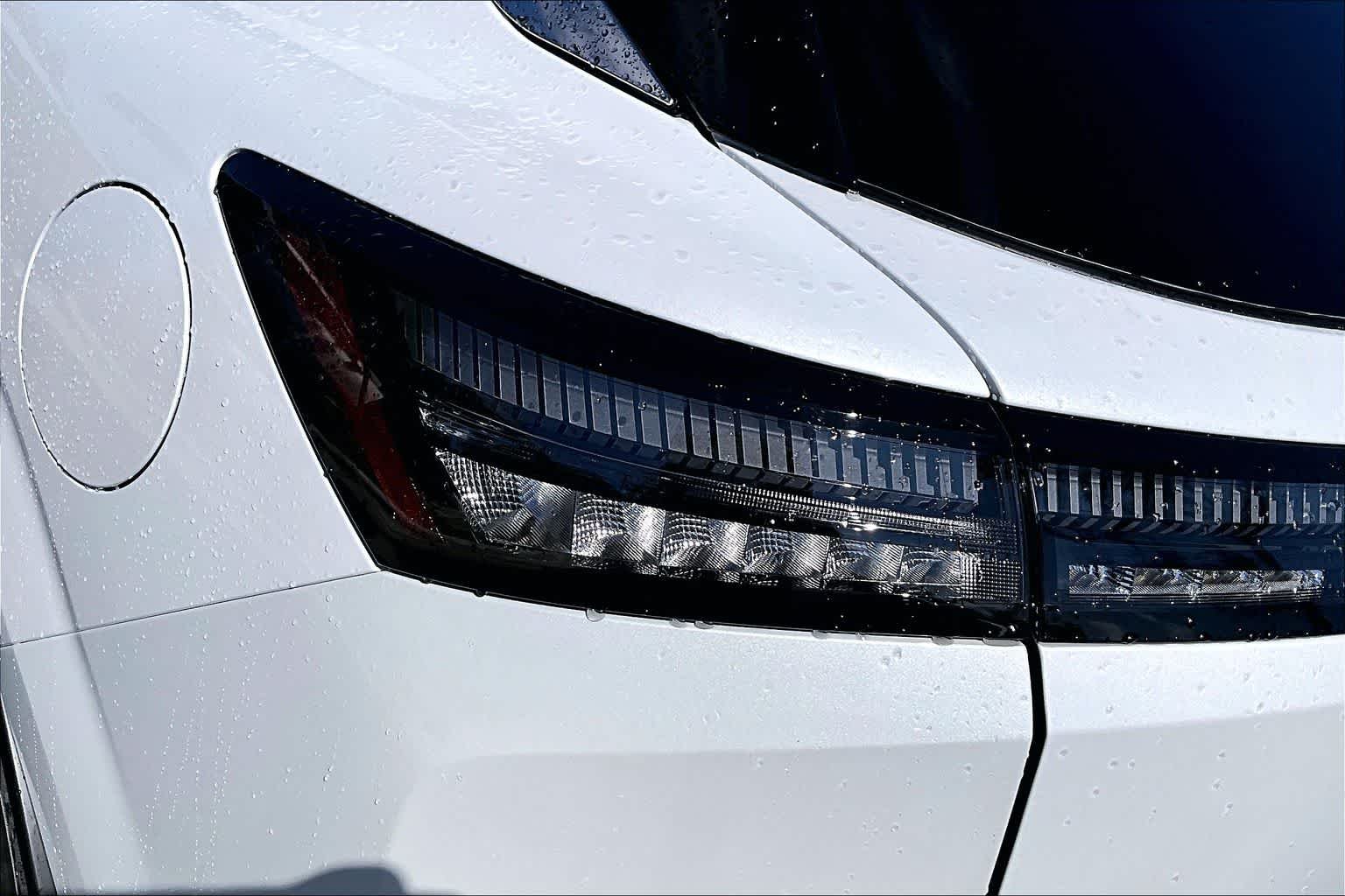 New 2026 Everest White Pearl Tricoat Nissan SL image 14