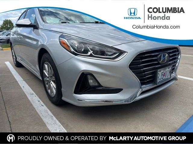 Used 2019 Silver Hyundai SE image 1