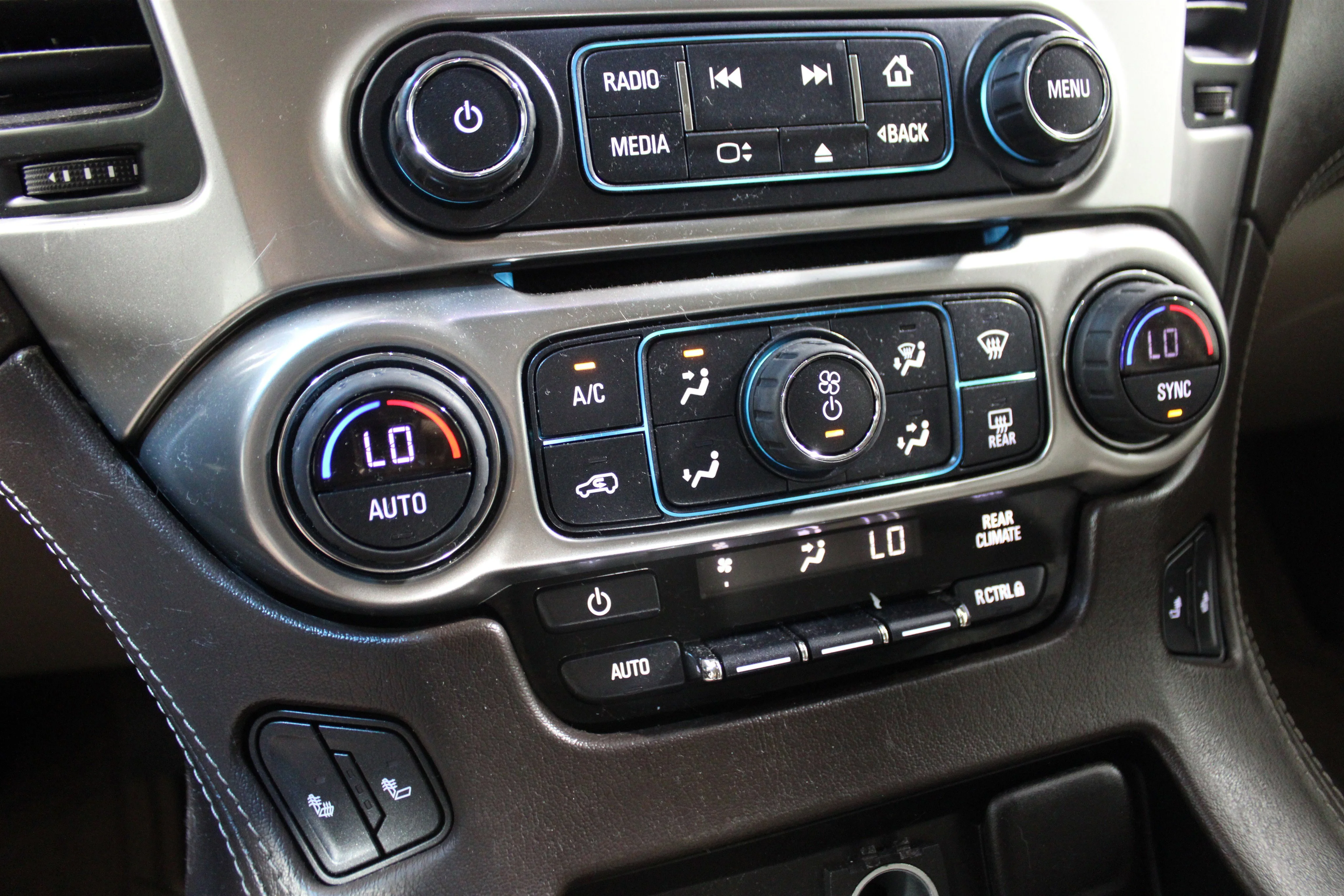 2019 Chevrolet Tahoe LT - Photo 16