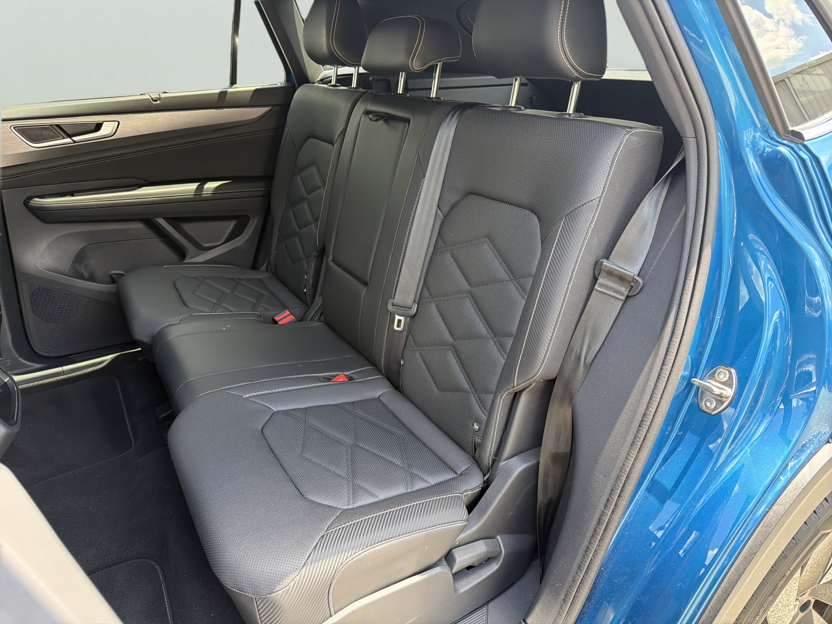 Used 2024 Blue Metallic Volkswagen 2.0T SE w/Technology image 17