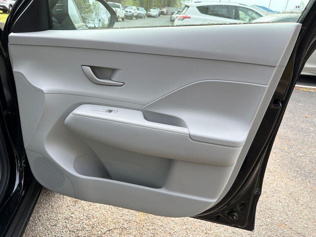 New 2026 Black Hyundai SE FWD image 14