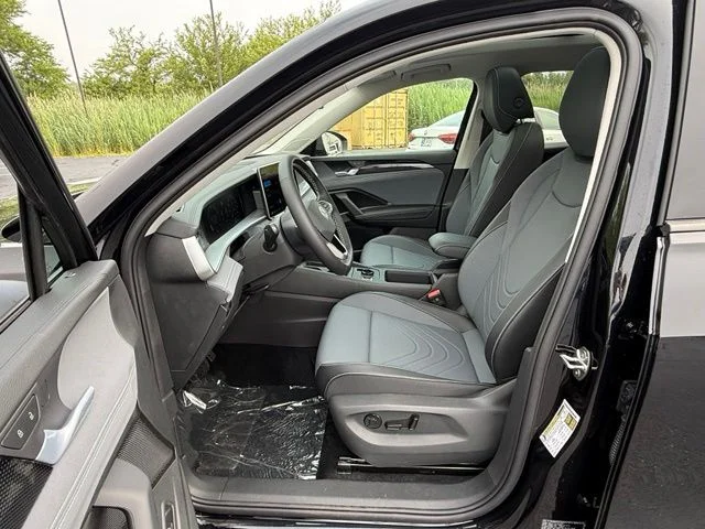 New 2026 Deep Black Pearl Volkswagen 2.0T SE image 8