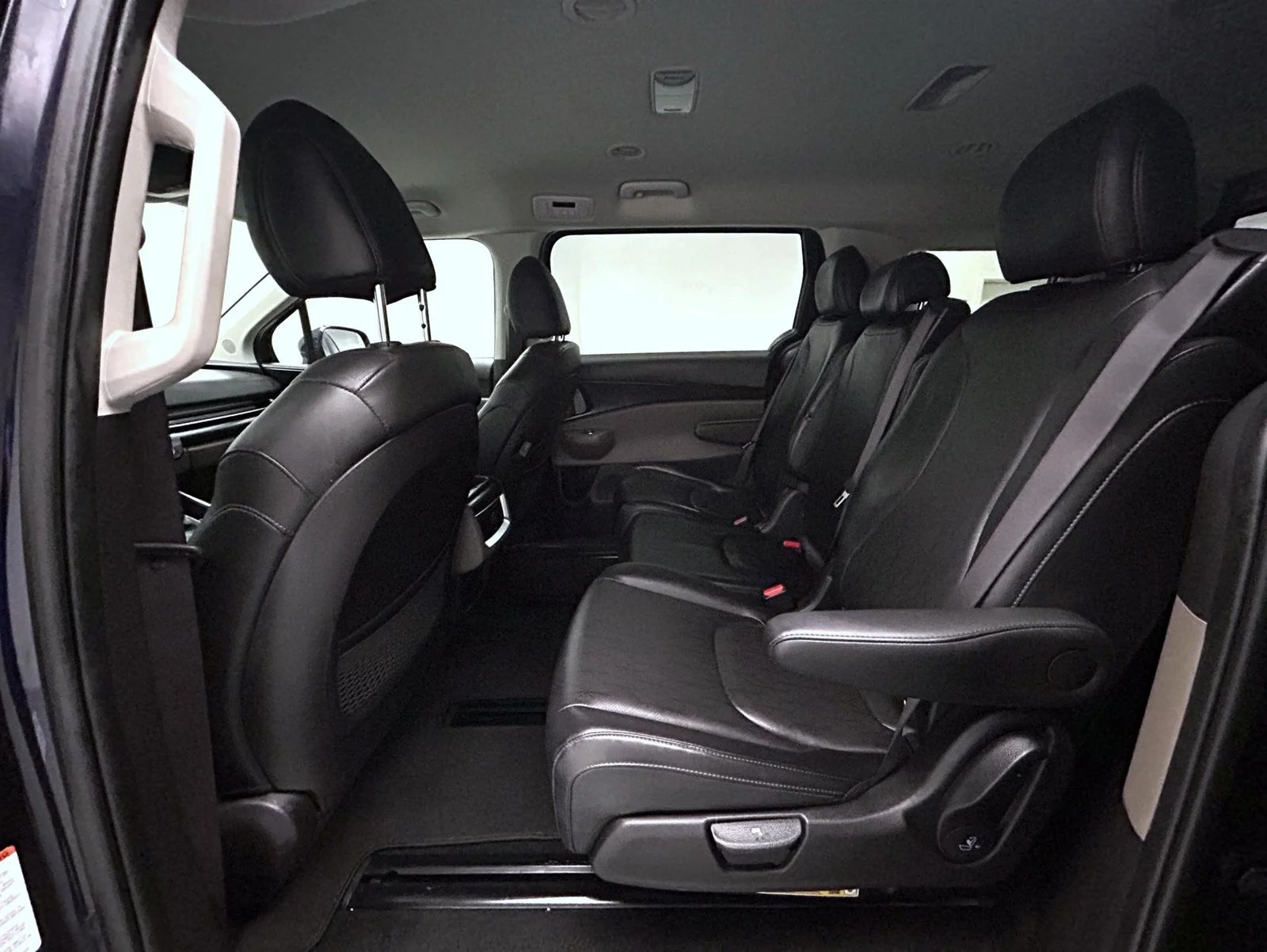 Used 2025 Blue Kia LXS image 19