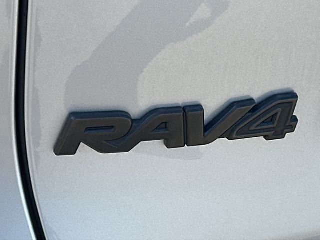 Used 2022 Silver Toyota XLE image 23