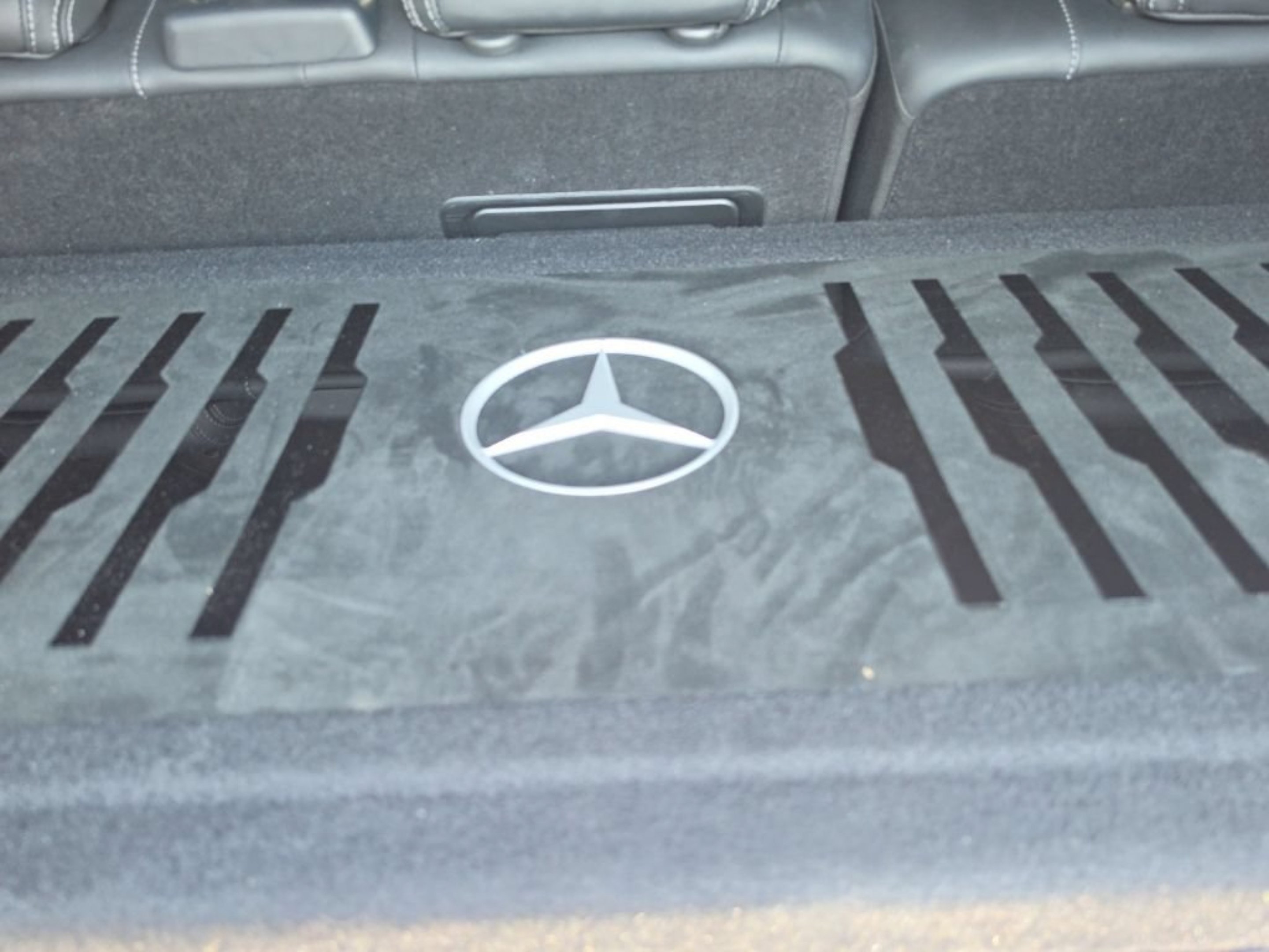 Used 2020 designo Diamond White Metallic Mercedes-Benz G 63 AMG® image 18