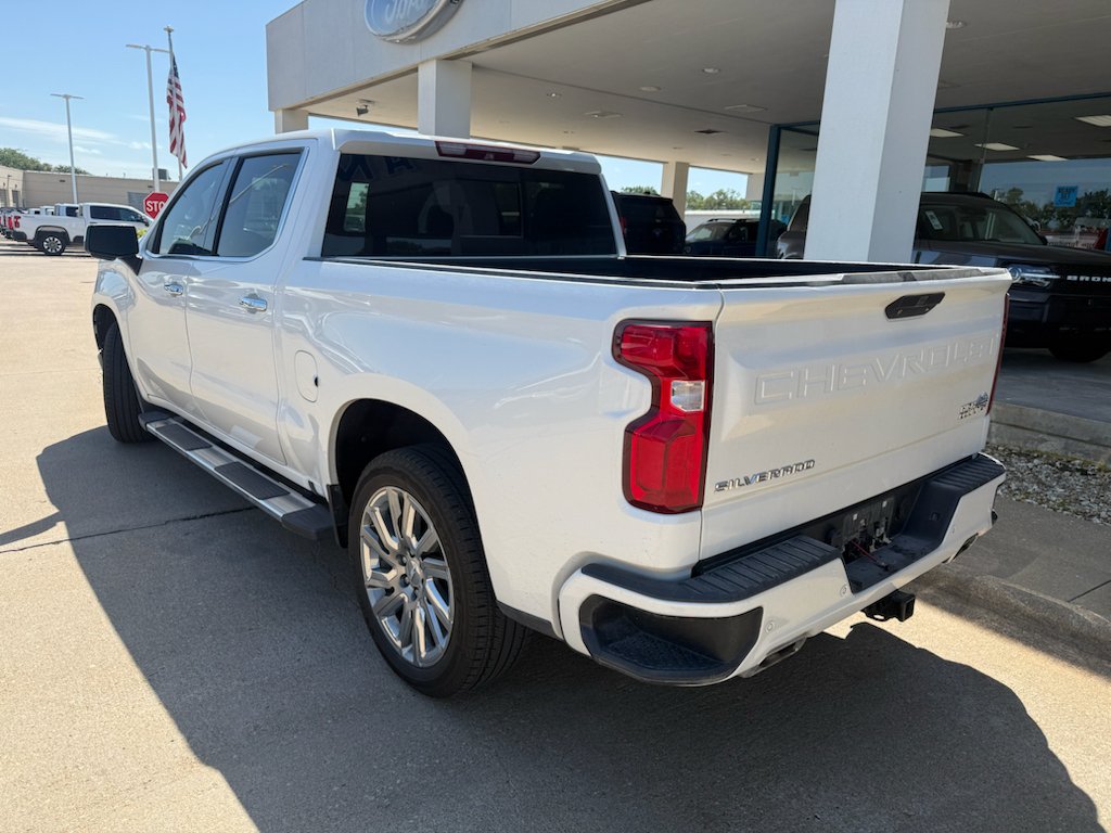 Used 2019 Iridescent Pearl Tricoat Chevrolet High Country image 14