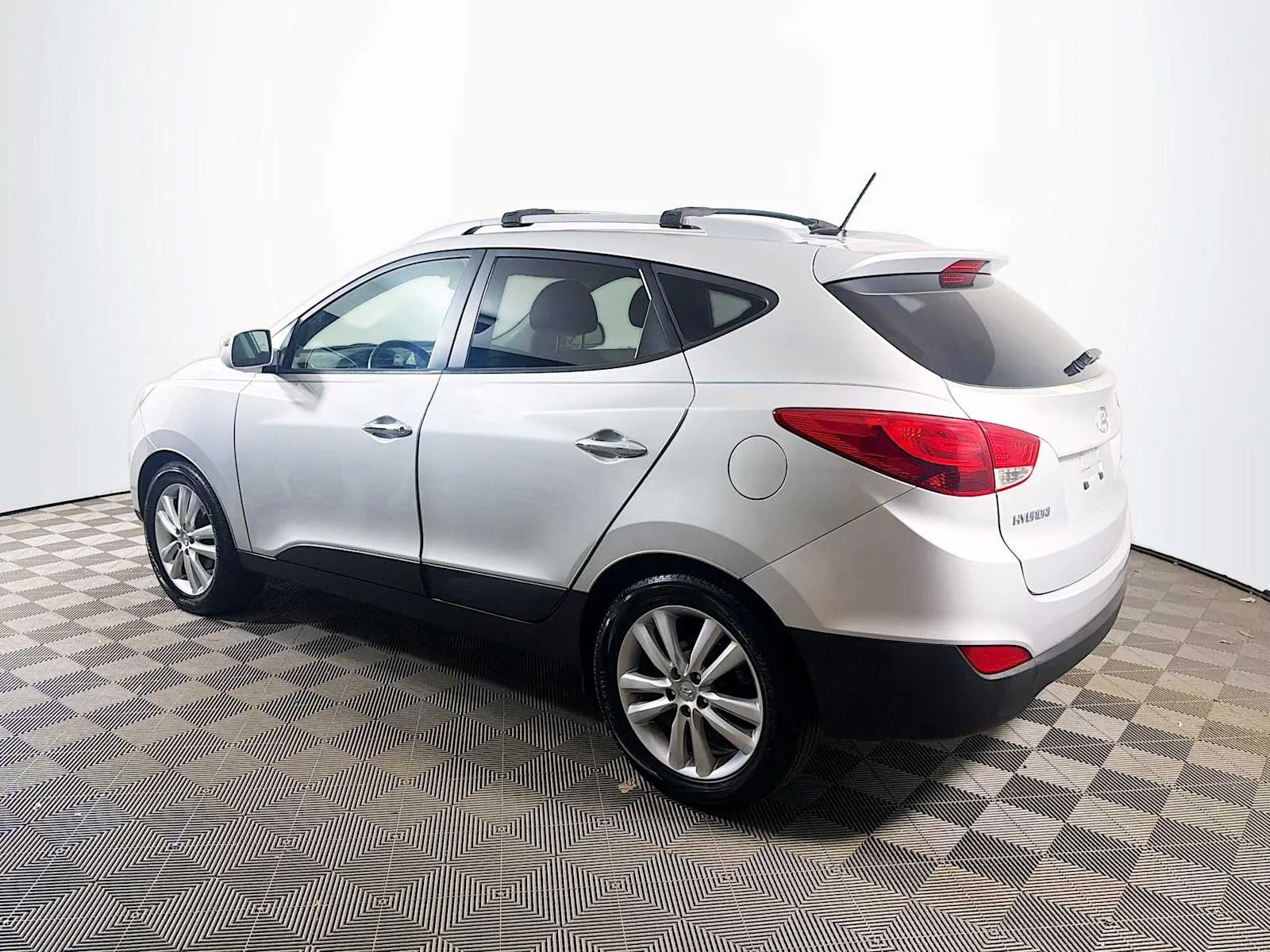 Used 2012 Diamond Silver Hyundai Limited PZEV image 6
