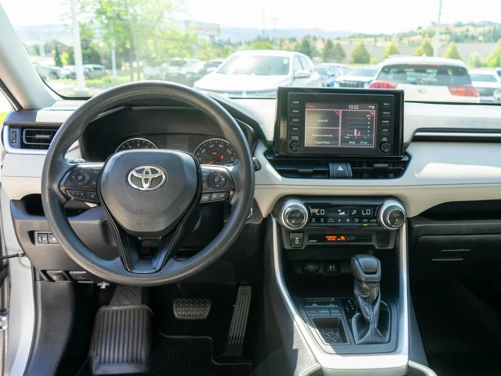 Used 2019 Silver Toyota XLE image 14