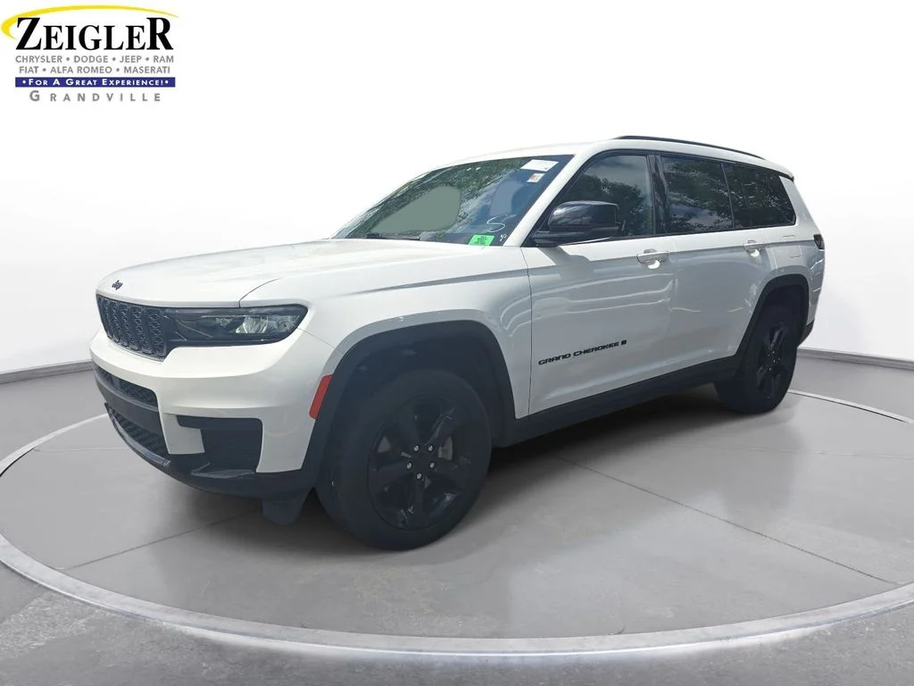 Used 2023 White Jeep Altitude image 1
