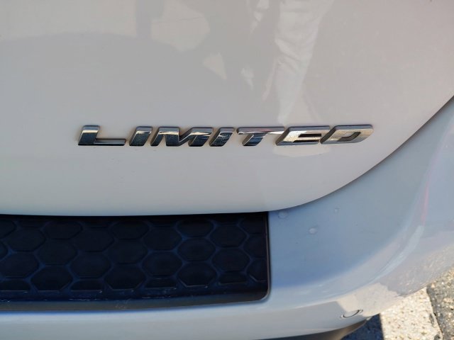 Used 2014 Bright White Clearcoat Dodge Limited image 33