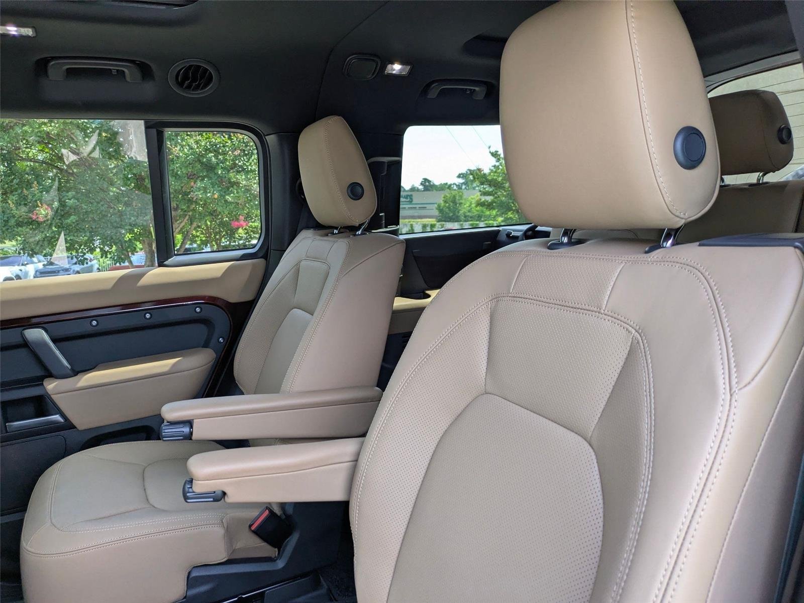 New 2026 Sedona Red Land Rover S image 30