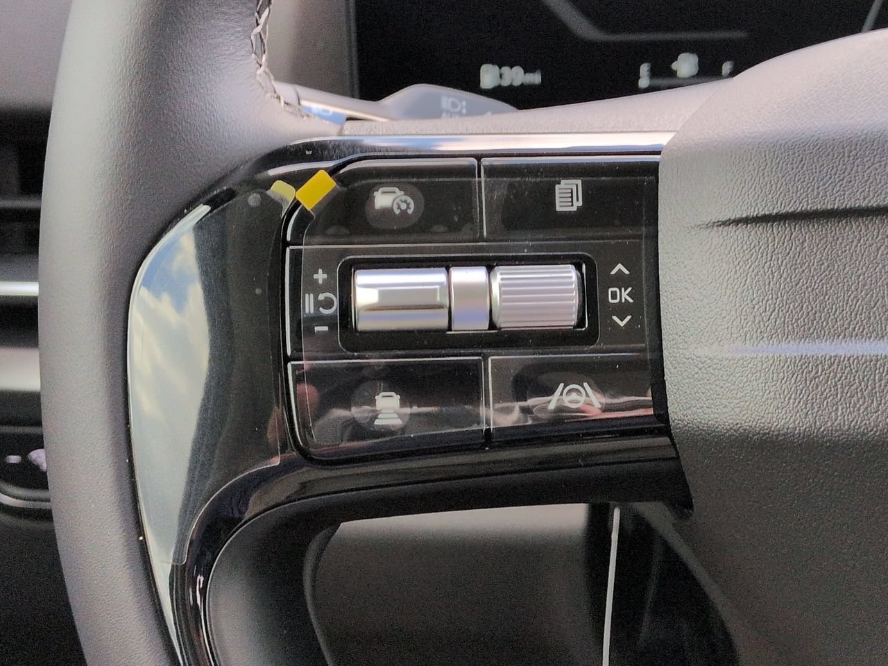 New 2027 Snow White Pearl Kia SX Prestige image 31