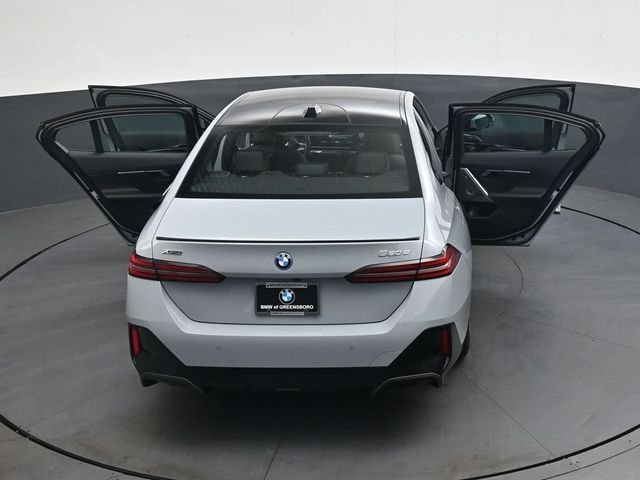 Used 2026 Gray BMW 550e xDrive image 42