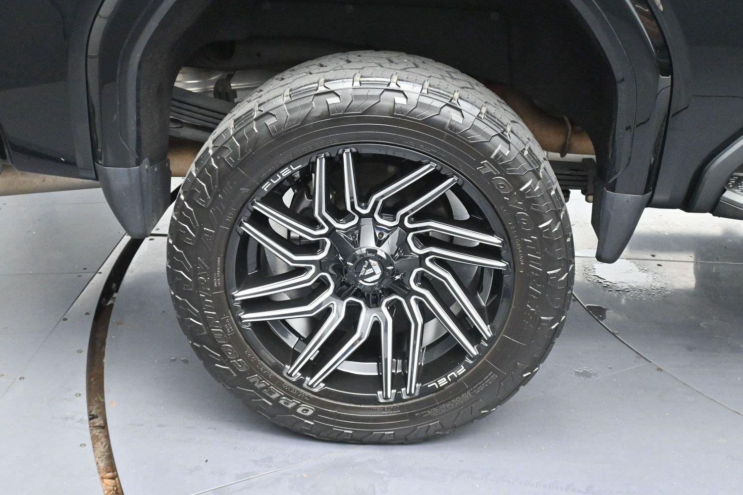 Used 2024 Onyx Black GMC Denali Ultimate image 36